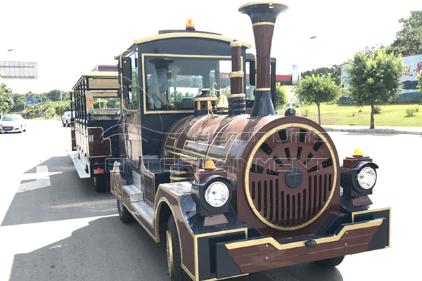 Luxury Vintage Train with 4 Cabins are Used in Amusement Parks